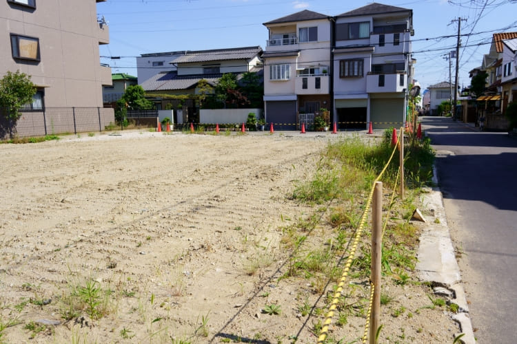 新潟市西区にある建物築年数51年の古家付き土地